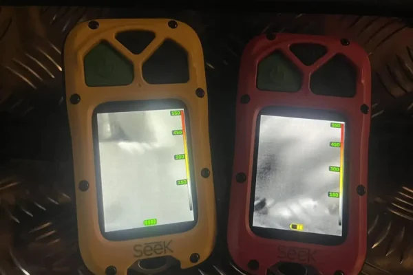 Strażacy z OSP Pyzdry testują kamery termowizyjne Seek Thermal