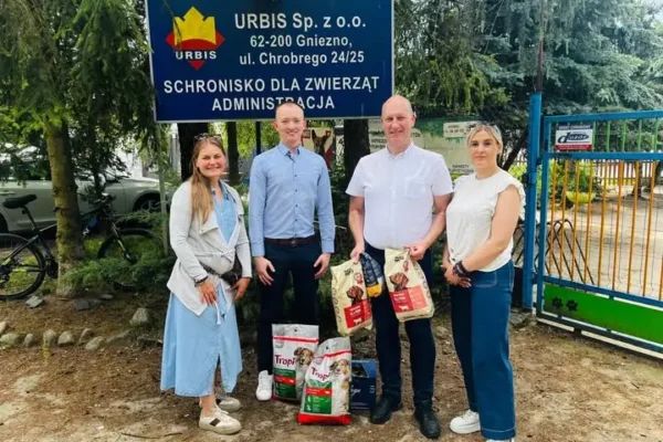 Burmistrz Hubert Gruszczyński z wizytą w schronisku dla zwierząt w Gnieźnie
