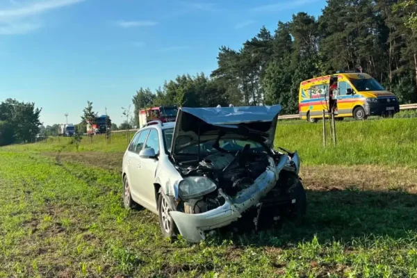OSP Nekla interweniowała przy zwisającym konarze, wypadku na DK92 i monitoringu pożarowym