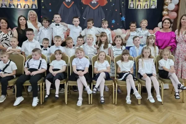Uroczyste zakończenie roku szkolnego 6-latków w Przedszkolu Bajkowy Świat w Orzechowie
