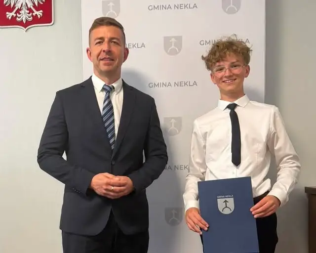 Burmistrz Nekli wręczył stypendia za osiągnięcia w roku szkolnym 2025/2026