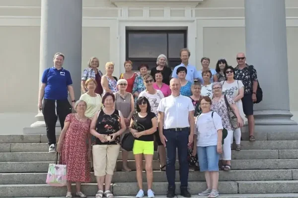 Seniorzy z Wrześni z wizytą w Miłosławiu – historia i integracja