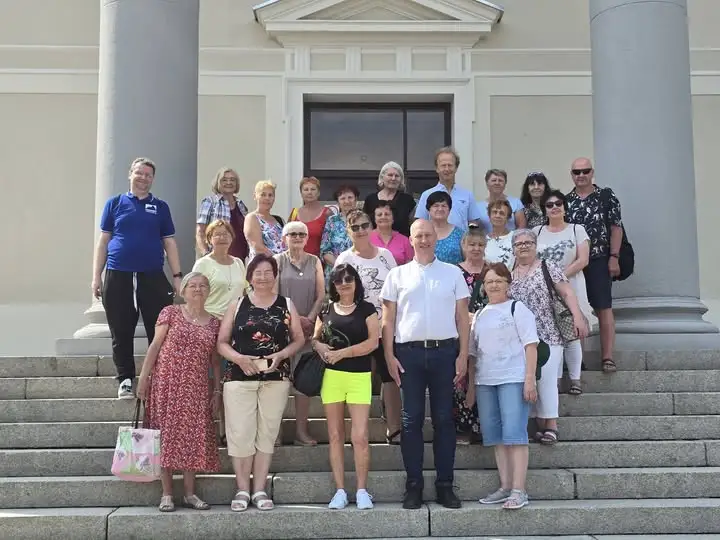 Seniorzy z Wrześni z wizytą w Miłosławiu – historia i integracja