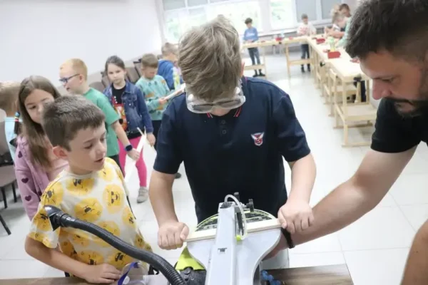Kreatywny start wakacji w Nekli: warsztaty stolarskie w ramach „Lata w Mieście”