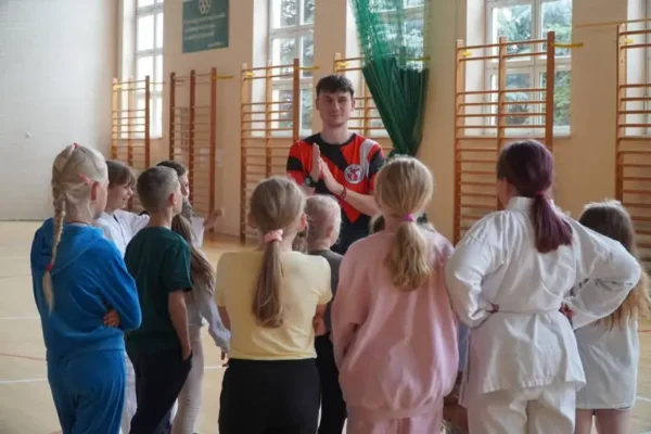 Pierwszy wakacyjny wtorek sportowo – piłka nożna i karate w Kołaczkowie