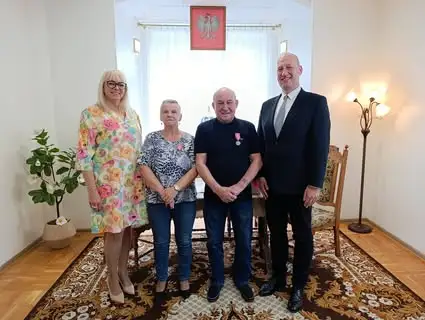 Złote Gody w kameralnej atmosferze – kolejne pary odebrały medale