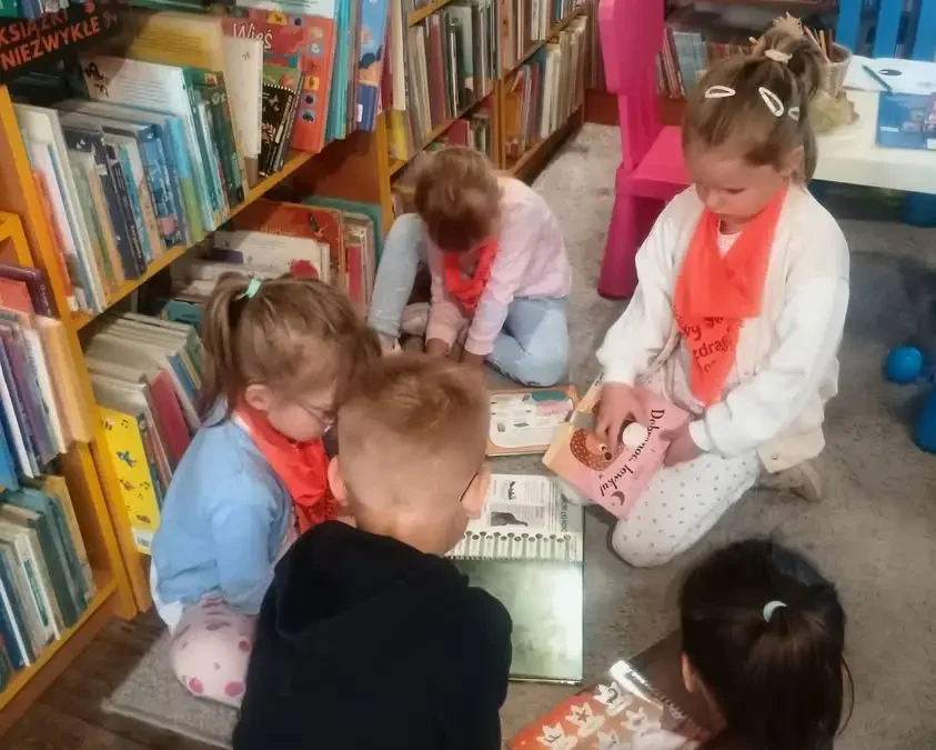 Przedszkolaki z Pyzdr podziękowały bibliotece za współpracę