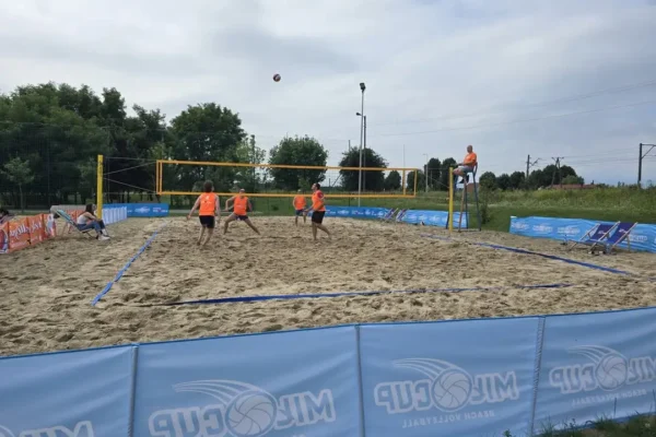 Turniej Plażowej Piłki Siatkowej o Puchar Burmistrza Miłosławia w Orzechowie