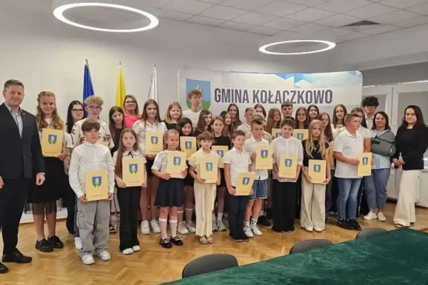 Stypendia Wójta Gminy Kołaczkowo wręczone najlepszym uczniom