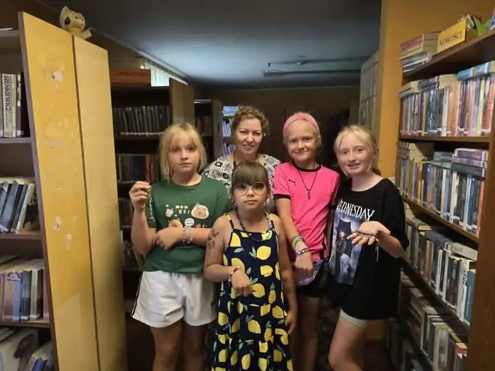 Koraliki w Grabowie Królewskim – warsztaty rękodzieła w bibliotece