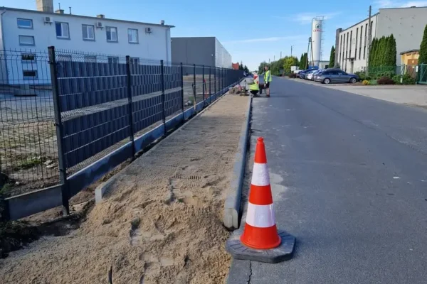 Nowy chodnik przy ul. Polnej w Pyzdrach – bezpieczniej dla pieszych