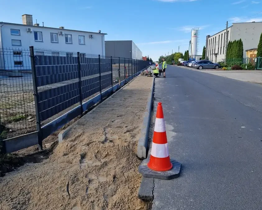 Nowy chodnik przy ul. Polnej w Pyzdrach – bezpieczniej dla pieszych