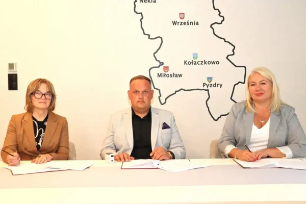 Podpisano umowę na budowę ścieżki rowerowej łączącej powiat wrzesiński i gnieźnieński