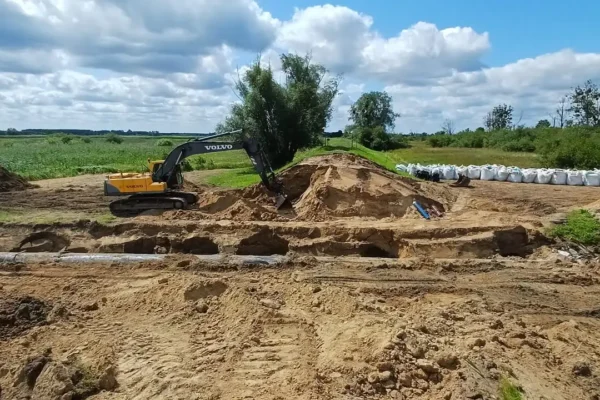 Modernizacja wałów przeciwpowodziowych Warty w Pyzdrach postępuje