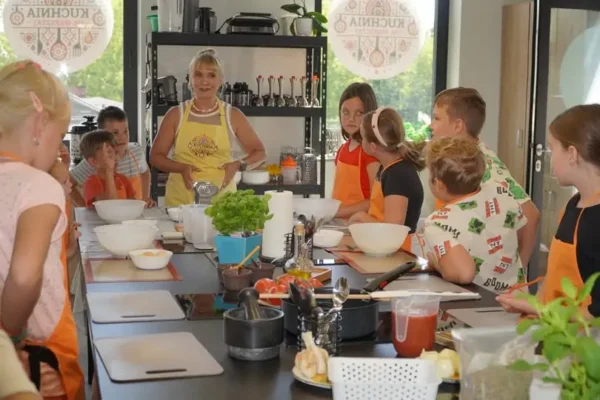 Dzieci w roli MasterChefa – warsztaty kulinarne w Kolaczkowie