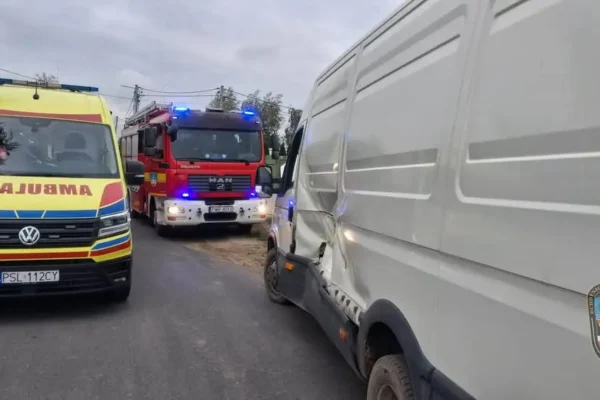 Kolizja drogowa w Pyzdrach na ul. Wrocławskiej – interweniowały służby ratunkowe